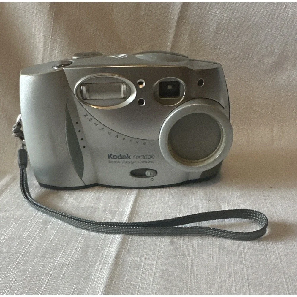 Kodak EasyShare DX3600 2.2MP Digital Camera - Silver Untested. No‎ battery